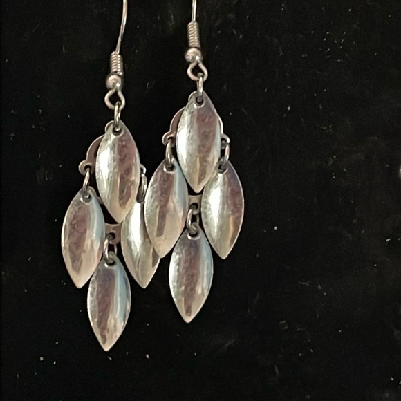 2” silver tone leafy cascade chandelier dangle earrings on wires - Picture 1 of 9